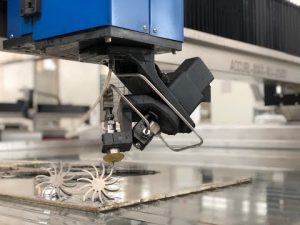 Macchina da taglio 3D a getto d'acqua con getto d'acqua a 5 assi Prezzo di taglio CNC in vendita