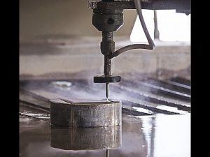 Taglio a getto d'acqua CNC Tagliatrice a getto d'acqua CNC per il taglio di acciaio - granito - plastica