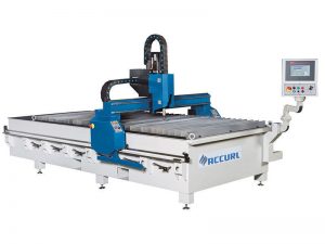 operatore macchina per taglio plasma cnc
